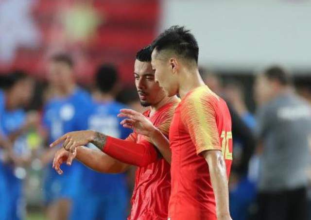 意大利转会专家、FIFA经纪人达里奥-卡诺维认为，奥斯梅恩会在明年6月转会离队。